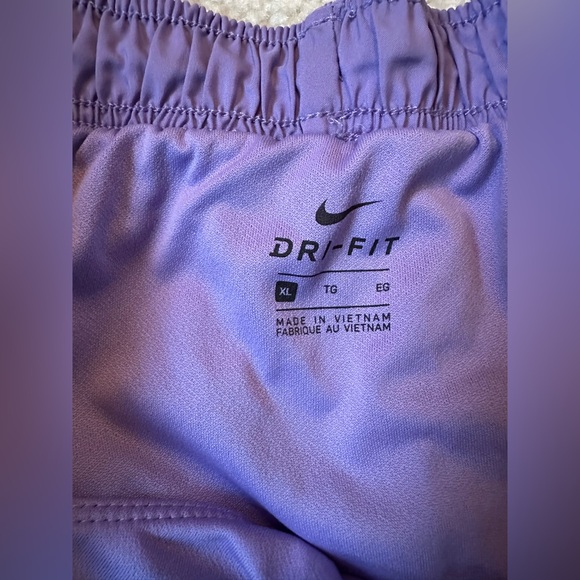 Nike Women's Athletic Shorts in Purple XL - Picture 4 of 5